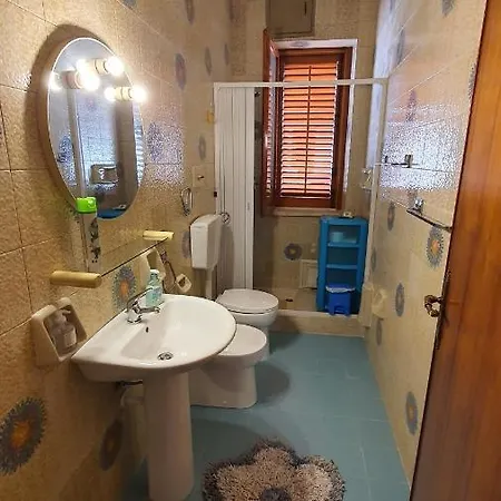 Spazioso E Fresco In Punto Strategico. Castellammare del Golfo